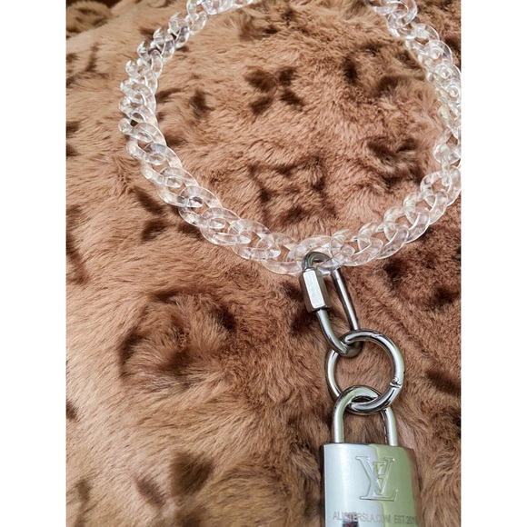 UNION original Cuban Padlock Necklace 🔐 - Picture 3 of 5